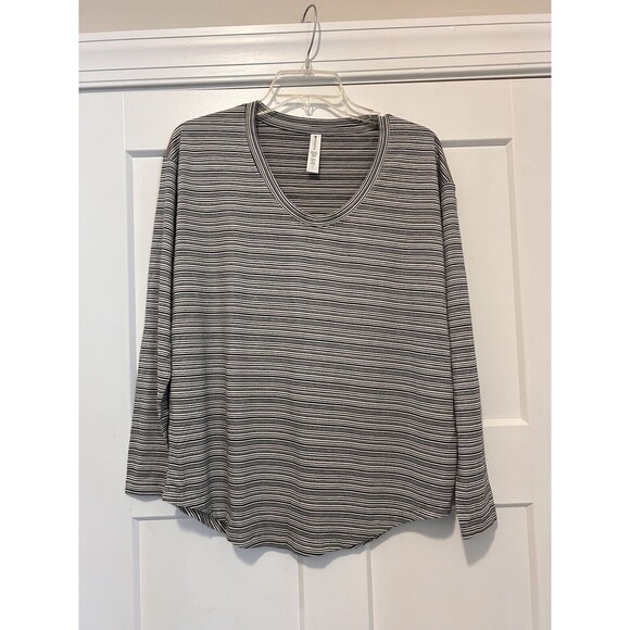Athleta Cloudlight Stratus Black Ivory Stripe Long Sleeve Size Medium Athletic - Picture 1 of 3